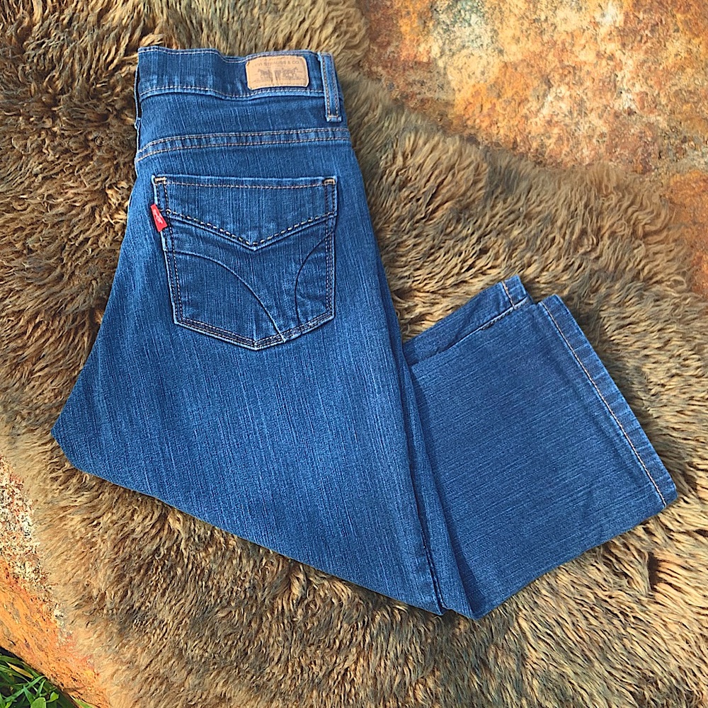 ✨Levis 512 capris✨